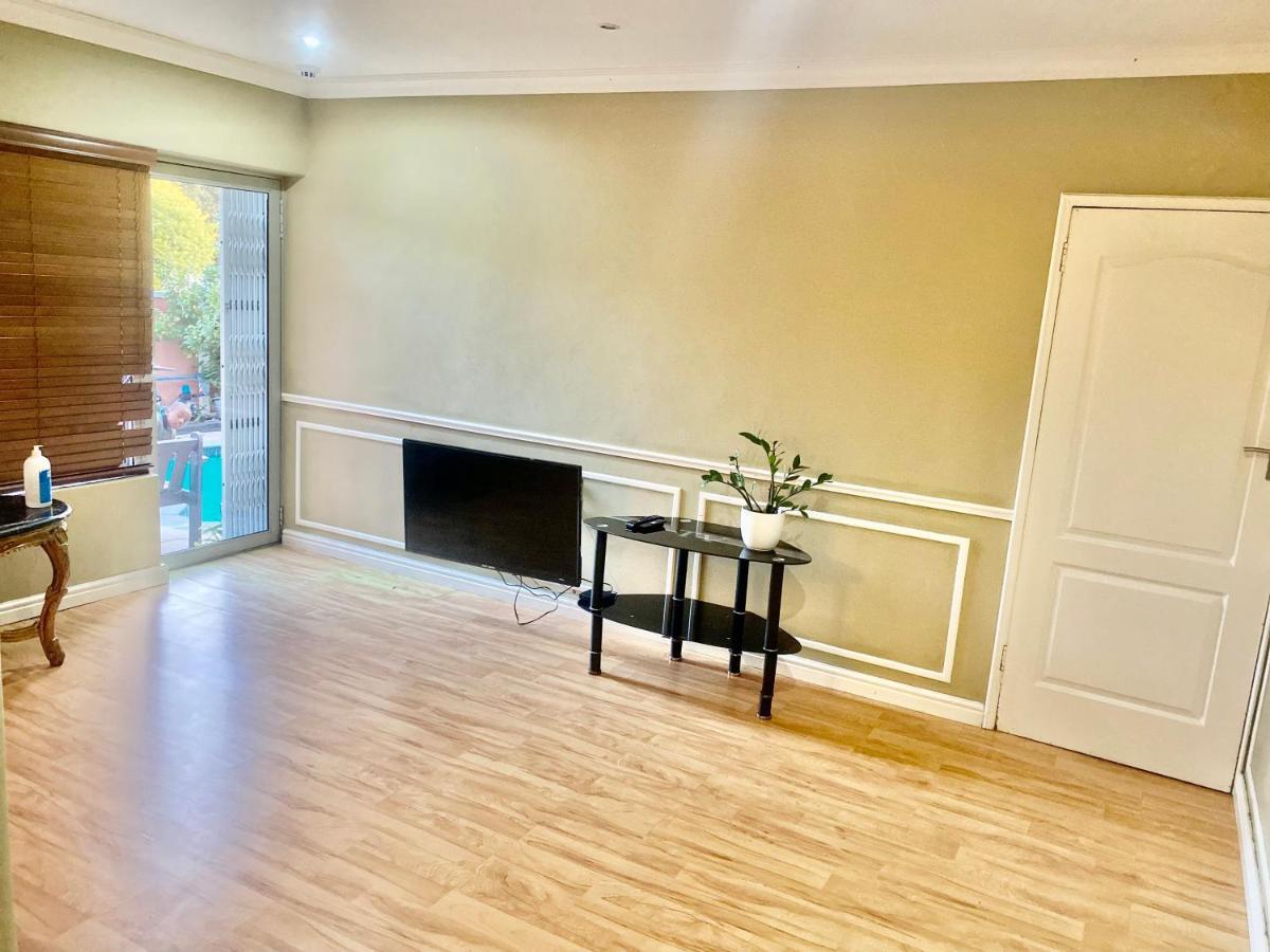 Beautiful Apartment In Century City 케이프타운 외부 사진